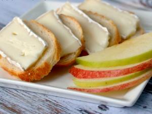 Brie cheese on bread Healthy Recipe