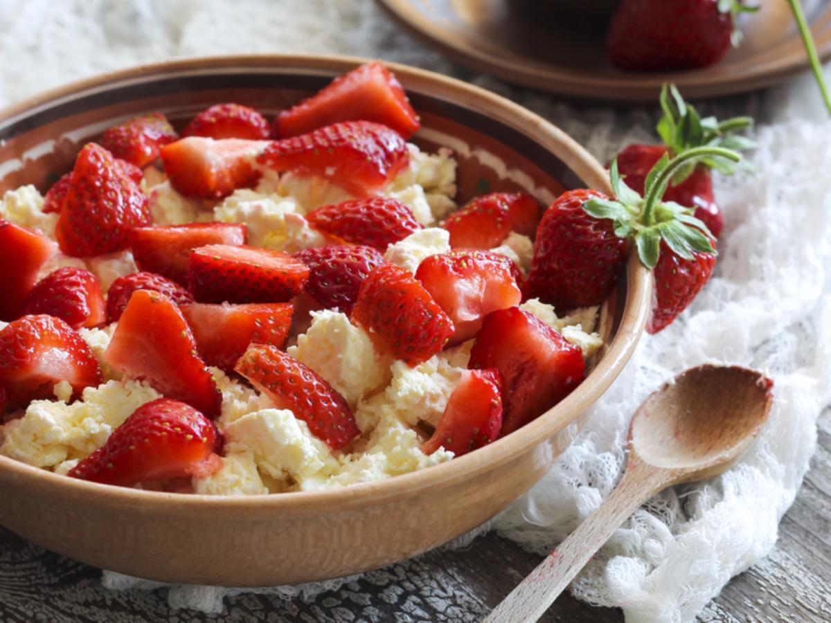 "Cheesecake" in a Bowl Healthy Recipe