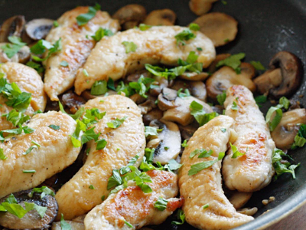 Chicken and Mushrooms in a Garlic White Wine Sauce Healthy Recipe