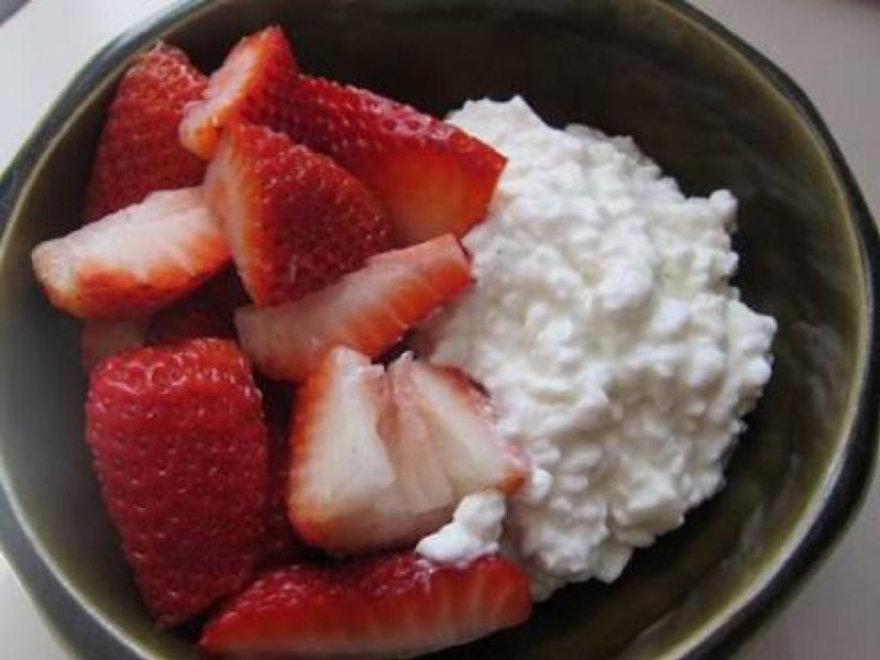 Cottage Cheese & Strawberries Healthy Recipe