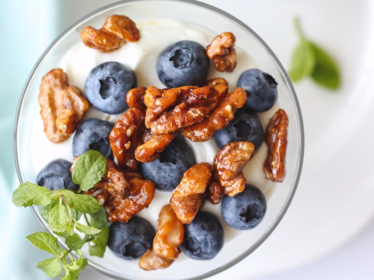 Greek Yogurt with Blueberries, Walnuts & Honey Healthy Recipe