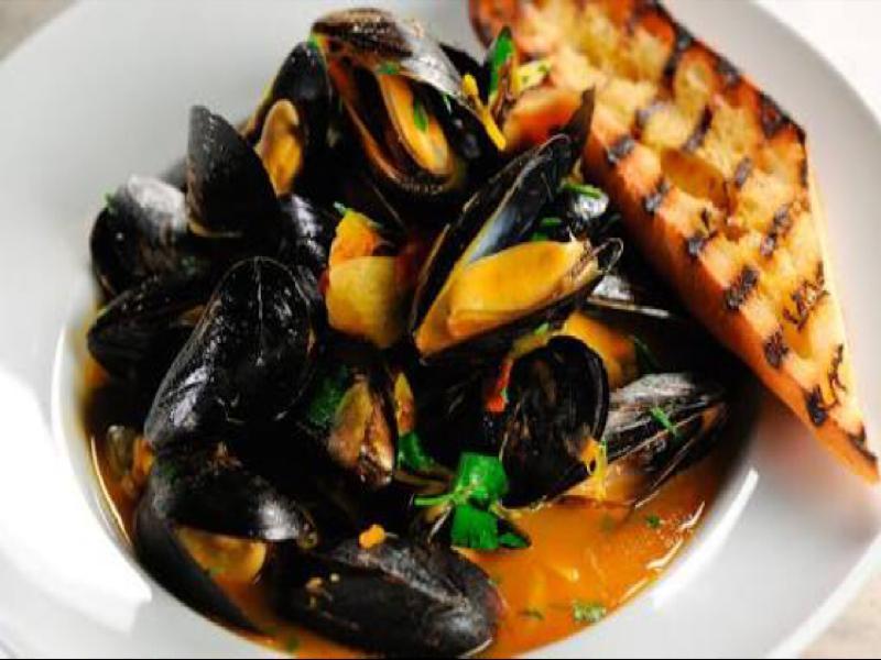 Mussels in Saffron and White Wine Broth Healthy Recipe