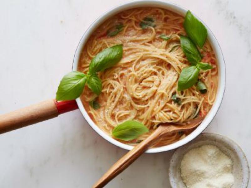 One-Pot Spaghetti with Fresh Tomato Sauce Healthy Recipe