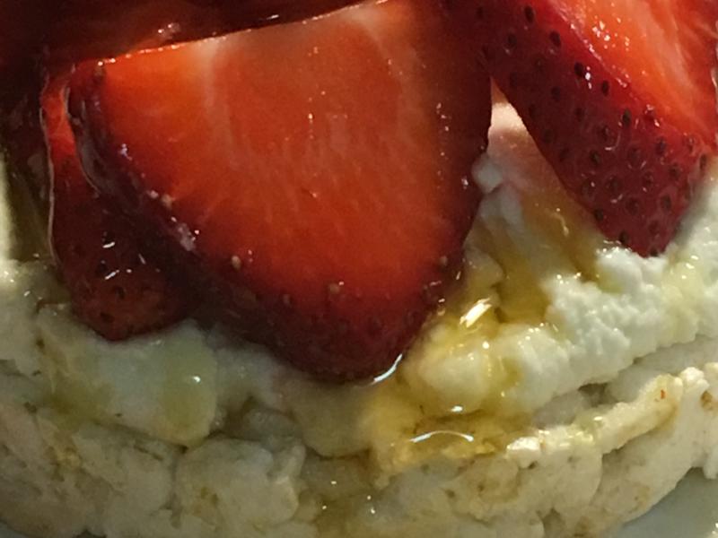 Rice Cake with Strawberries, Ricotta & Honey Healthy Recipe