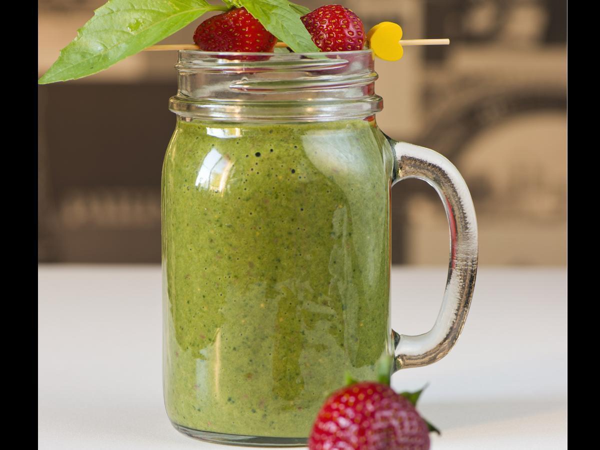 Spinach, Avocado, and Strawberry Smoothie Healthy Recipe
