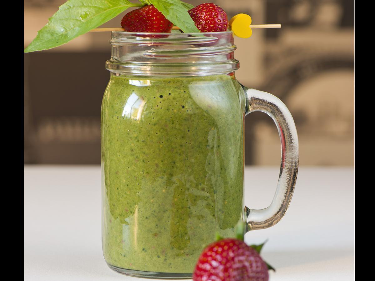 Spinach, Avocado, and Strawberry Smoothie Healthy Recipe