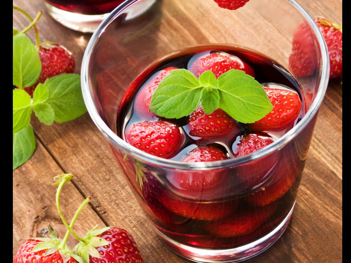Strawberries in Red Wine Healthy Recipe