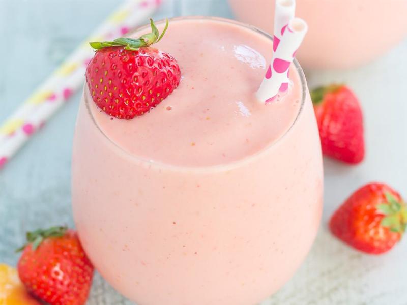 Strawberry and Peach Green Smoothie Healthy Recipe