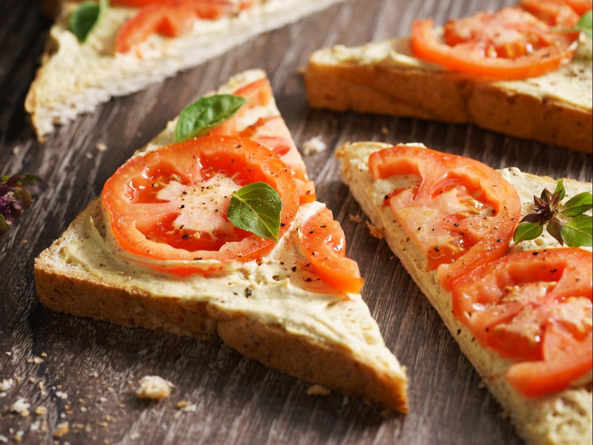 Toast with Tomato and Hummus Healthy Recipe