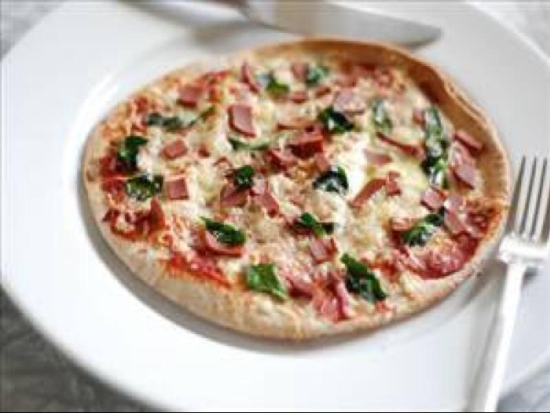 Turkey, Spinach & Tomato Pita Pizza Healthy Recipe